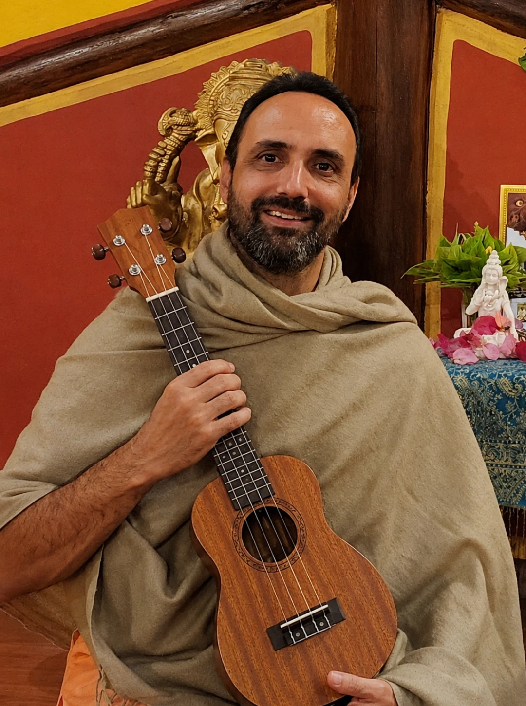 Retrato de Gurusevananda, professor do curso Ukulele com Mantras
